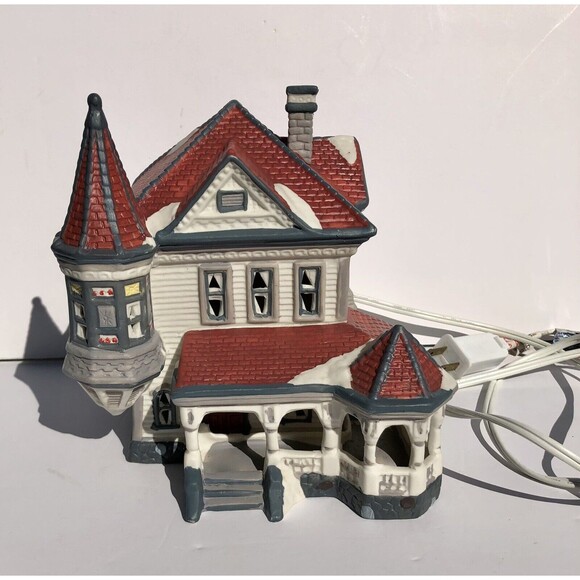 VILLAGE SQUARE - LIGHTED "VICTORIAN HOUSE" HAND PAINTED, PORCELAIN 1994 CHRISTM - Picture 2 of 10